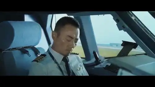 中国机长劫后余生,机长诚挚道歉赢得乘客点赞,满满的安全感