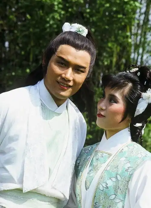 83版射雕英雄传幕后翁美玲误伤苗侨伟眼睛,刘嘉玲演了侍女
