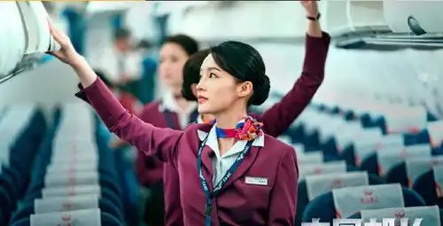 李沁穿起警服又飒又美,第一枪打破以往柔弱形象,气场超a