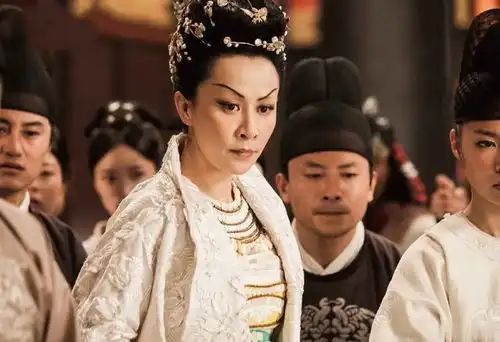 上世纪一农妇,广纳男宠还要进京登基,结果被公安一锅端