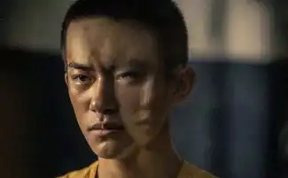 易烊千玺电影最新剧照,这样的颜值是因为没有偶像包袱吗
