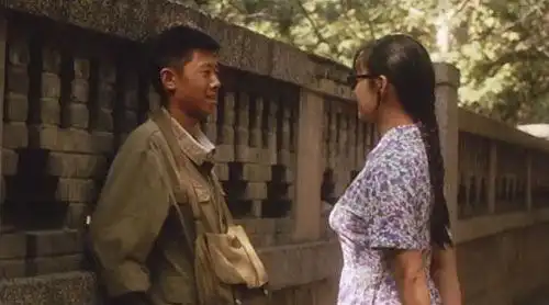 同父异母的两兄弟,总被认为是双胞胎,姜文我们就连事业都独立