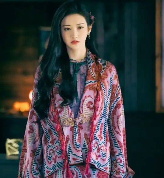 她本是司藤第一人选,因嫌张彬彬咖位低拒演,意外成就了景甜