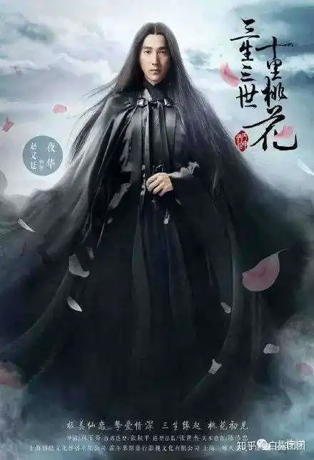 如何看待穿和服韩服的女生都是把头发盘起来,而穿汉服的女生大都是各种各样混乱的发型
