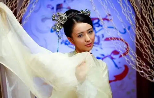 惊喜佟丽娅将担任春晚主持人,总导演杨东升称创新亮点很多