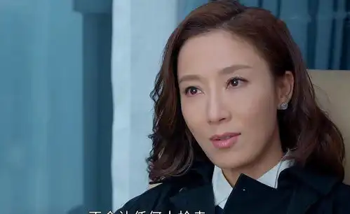 家族荣耀不是黑化是黑莲花甄芯升官发财死老公她才是大boss
