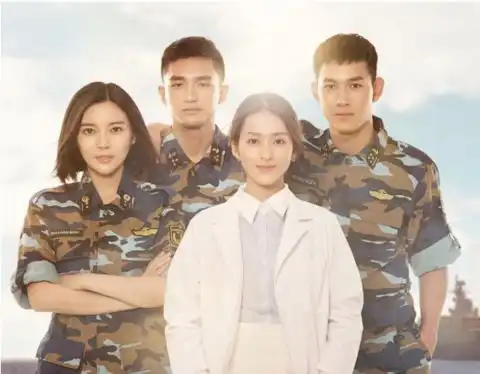 越南版太阳的后裔海报公开让韩网友表示越南版演员的颜值也好高啊