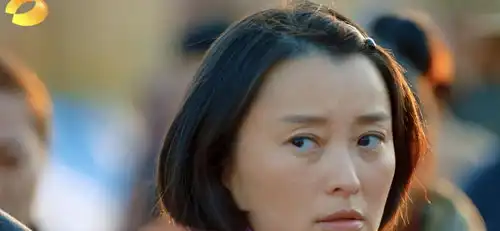 吴越素颜出镜全是戏,靳东新官上任遭三难,温暖的味道真敢拍