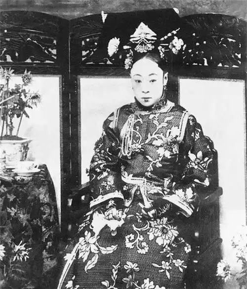 瓜尔佳氏也是清朝大姓,为何没有出过皇后多次与后位擦肩而过
