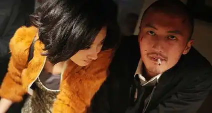 内地票房敢死队蝉联线人凭口碑上位
