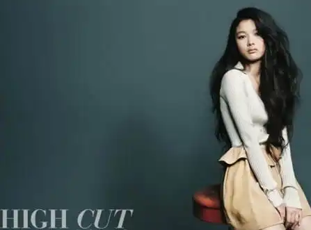 拥抱太阳的月亮小烟雨金有贞演绎轻熟女发型

