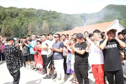 乡村爱情谢永强近照曝光在发福的路上越走越远
