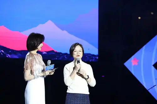 不忘初心与爱同行腾讯为村x全民k歌第二届唱响幸福乡村活动启动仪式暨第十届中国乌江苗族踩花山节民歌会特写