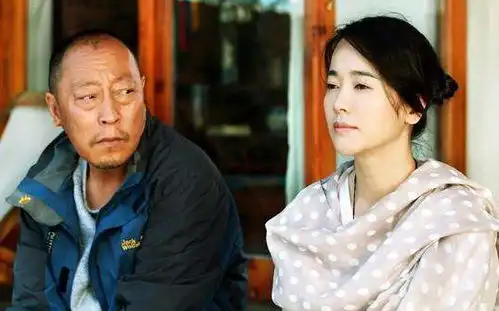 57岁倪大红近照,隐瞒了30年的老婆,网友原来是我们熟悉的她
