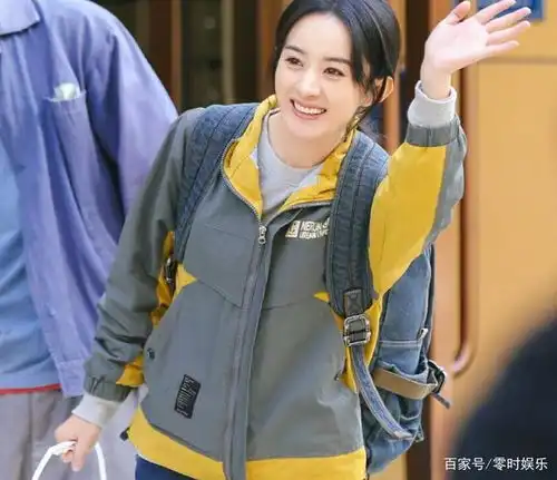 赵丽颖新剧定妆照流出,与80后男星扮演夫妻,光看剧照就想追
