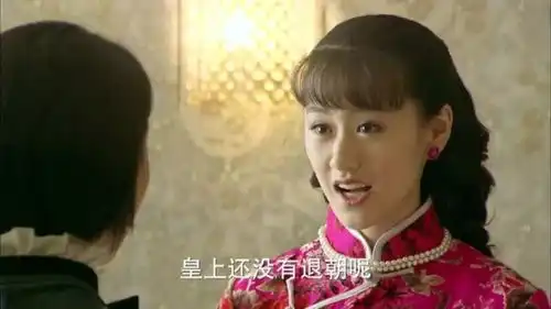 末代皇帝公主对美皇妃心动,趁皇帝不在房里,明目张胆调戏皇妃
