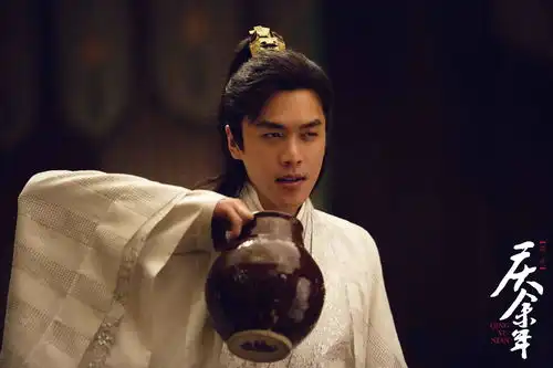 非科班也非流量,更不靠颜值的张若昀,凭啥这么能扛剧
