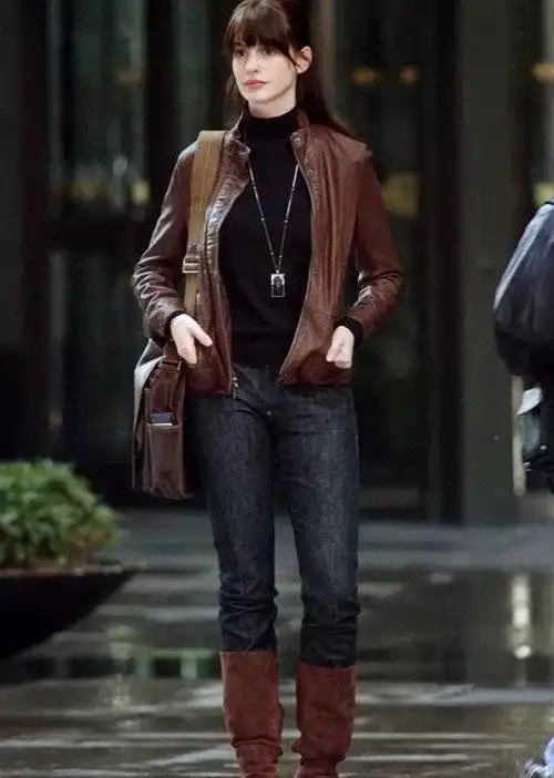 安妮海瑟薇状态好夸张穿16年前造型去时装周,特写却比那时还美