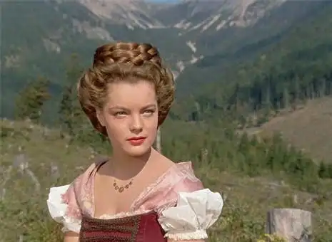 真实的茜茜公主,出身名门,害死女儿患抑郁症,后被一把锉刀暗杀
