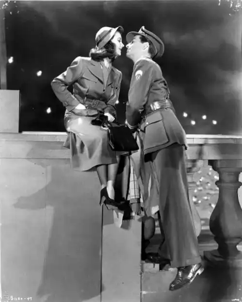 魂断蓝桥主题歌友谊地久天长,天籁呈现
