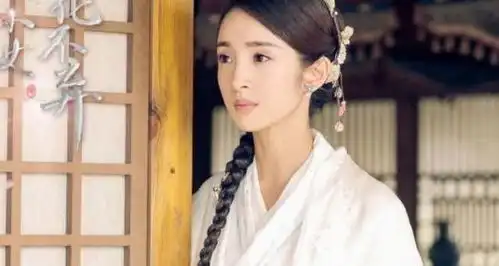 时隔多年林依晨再演古装剧,晒花不弃剧照,36岁少女感爆棚

