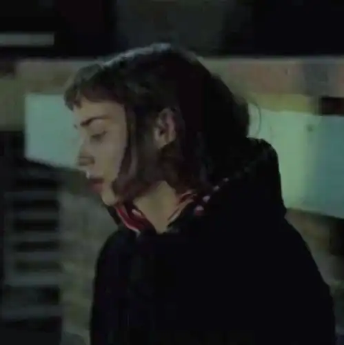 从电影剧摄影里截图来