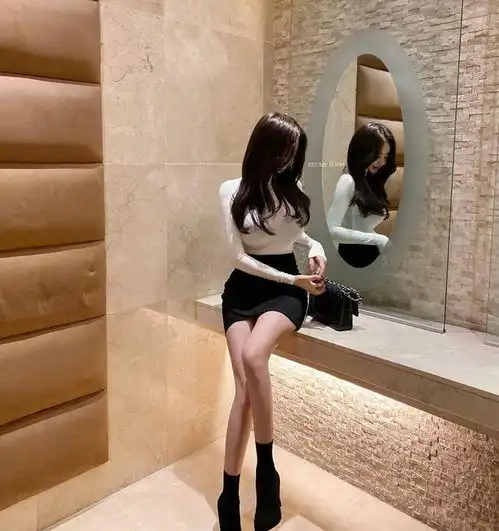 即使是日常穿的服装,小姐姐也可以穿得风情万种
