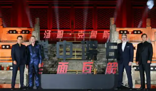 碟中谍6太庙首映汤姆克鲁斯只用12天就考到直升机驾照
