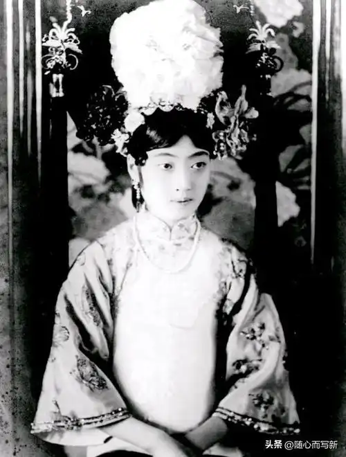 第一个与皇帝离婚的女人末代皇帝的淑妃文绣
