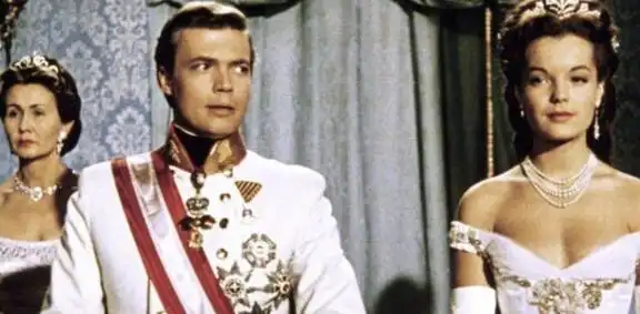 茜茜公主,曾害死亲生女的精神病人,最终被一把锉刀暗杀