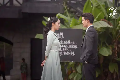 秋蝉官博更新一组嘉伦剧照希望不容易的冲哥能快点和队友相认