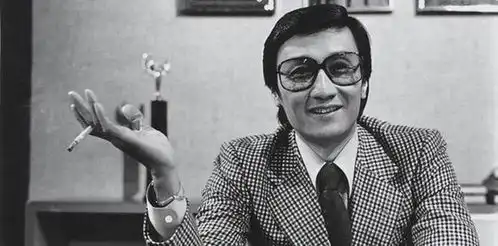 谢贤4000万投资打水漂,1500万赌债压身也无事,只因家里有银行