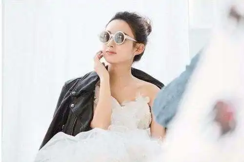 明兰传剧照公开,赵丽颖美如天仙,冯绍峰被喷修图有点儿假
