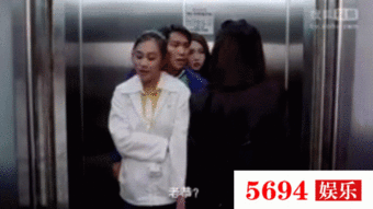 星爷电影中最无厘头的一段,一部电梯里边都是女神