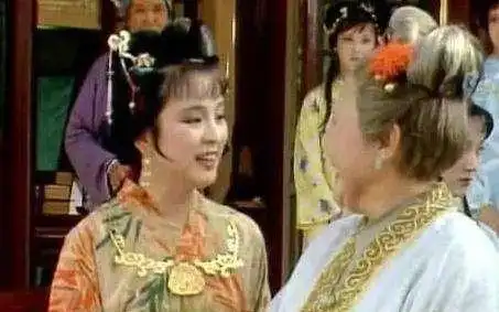 夜查大观园究竟是谁给探春报的信这三个细节说出了答案
