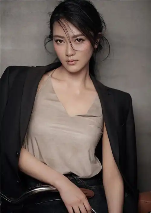 山东济南女演员逯恣祯,身材高挑
