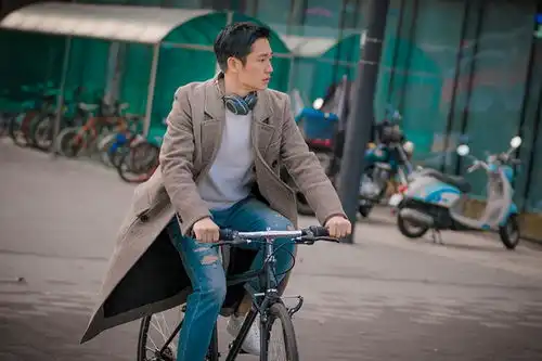 经常请吃饭的漂亮姐姐丁海寅拍摄花絮照曝光好好吃饭认真工作的小奶狗日常大公开