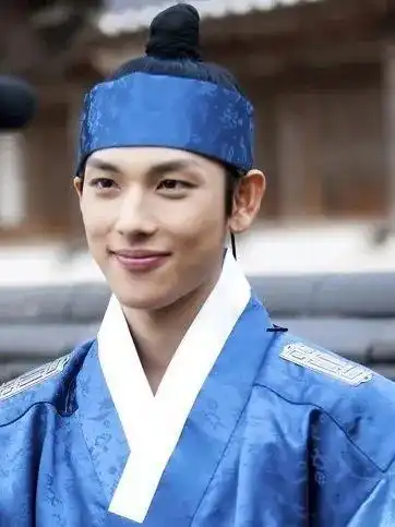 曾在全韩热播的古装韩剧拥抱太阳的月亮
