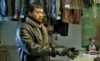 他是中国首位柏林影帝,演过50多个角色,比吴京还要死磕拼命,但大家都说他不红
