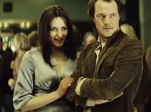 德国经典电影窃听风暴中,魏斯勒的变节露出了哪些破绽