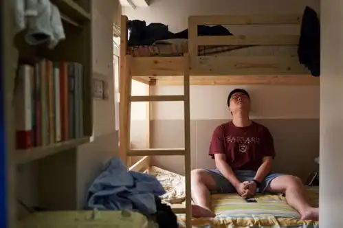 蜗居香港的年轻人无法逃离也不愿逃离
