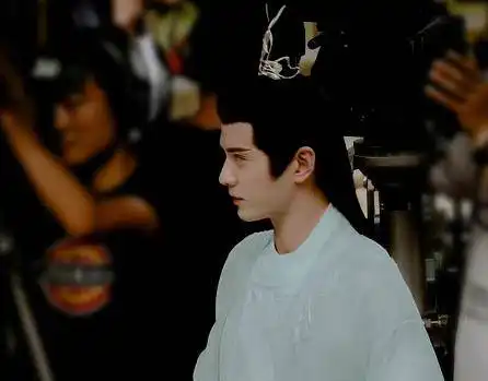 重紫终于官宣杀青了,杨超越和徐正溪的海报观众眼前一亮
