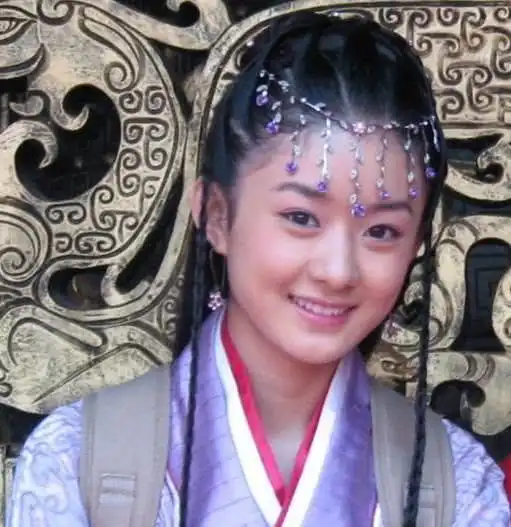 曾经的小龙套,如今的电视剧女王,盘点赵丽颖13年的容貌变化
