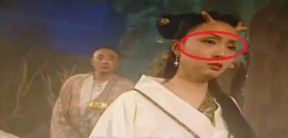 春光灿烂猪八戒小龙女的眼睛是泉眼,剧中早有多处伏笔了
