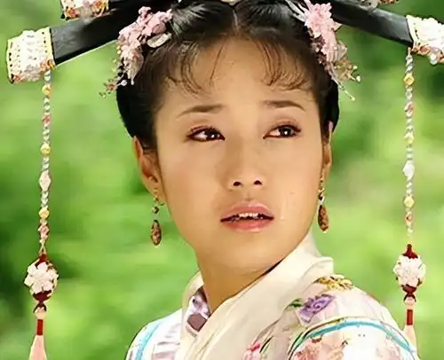 文章马伊俐一家同框合照,庆祝女儿毕业,15岁的文君竹亭亭玉立