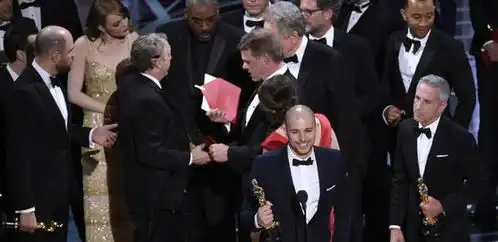 快评奥斯卡的这个大乌龙简直就是抄袭爱乐之城的结局