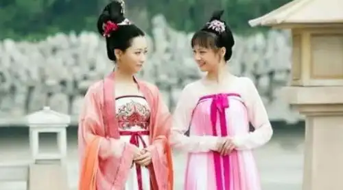 史上逆袭最成功的陪嫁丫鬟,小姐成了妃子,她却当上皇后