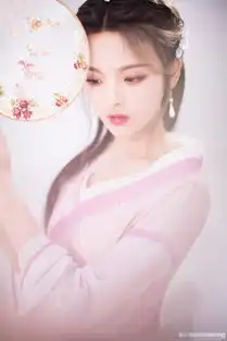 当杨超越穿上古装之后,感觉精致的就如漫画中少女