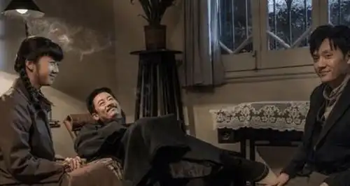 委身4个男人,2次抛弃骨肉,她一生不羁,为何至今仍被奉为女神