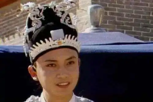 侯长荣曾被称为红楼梦剧组第一美男,今60岁搭戏海清再次翻红